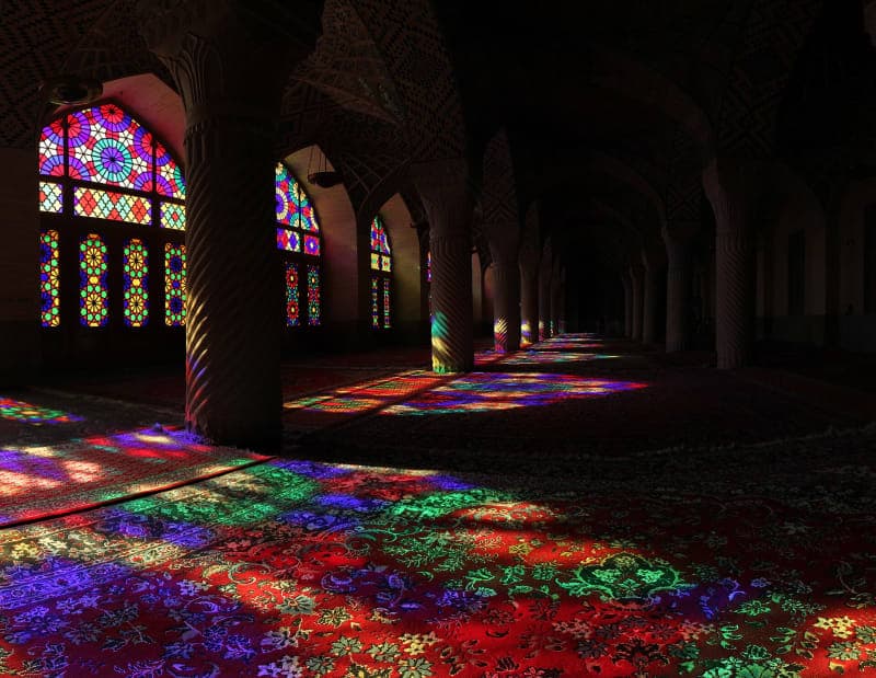 İran Mimarisinde Işık ve Geometri: Bin Yıllık Estetiğin Sırrı gallery image 1