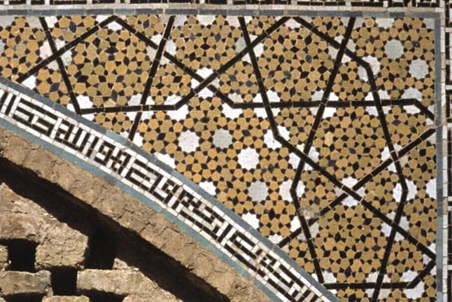 İran Mimarisinde Işık ve Geometri: Bin Yıllık Estetiğin Sırrı gallery image 4